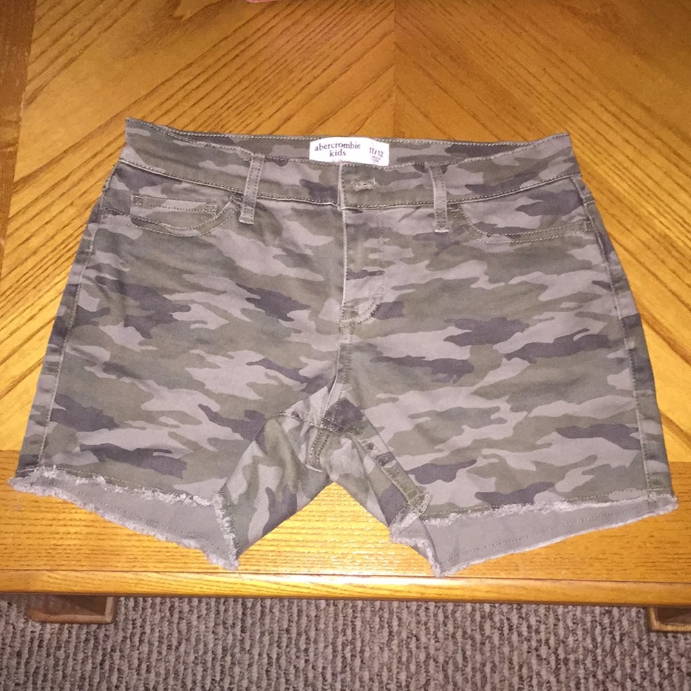 Girls Abercrombie midi shorts size 11/12